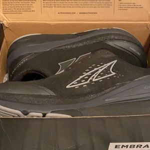 Men’s size 7 Altra Paradigm 5 NWOT